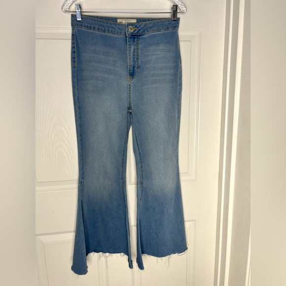 Free People Bell Bottom Denim Jeans Raw Hem Sz 28 - Picture 4 of 9